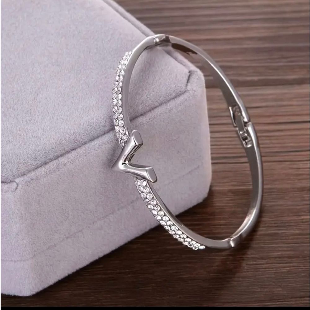 Silver Luxury Diamond Letter V Bangle Bracelet
